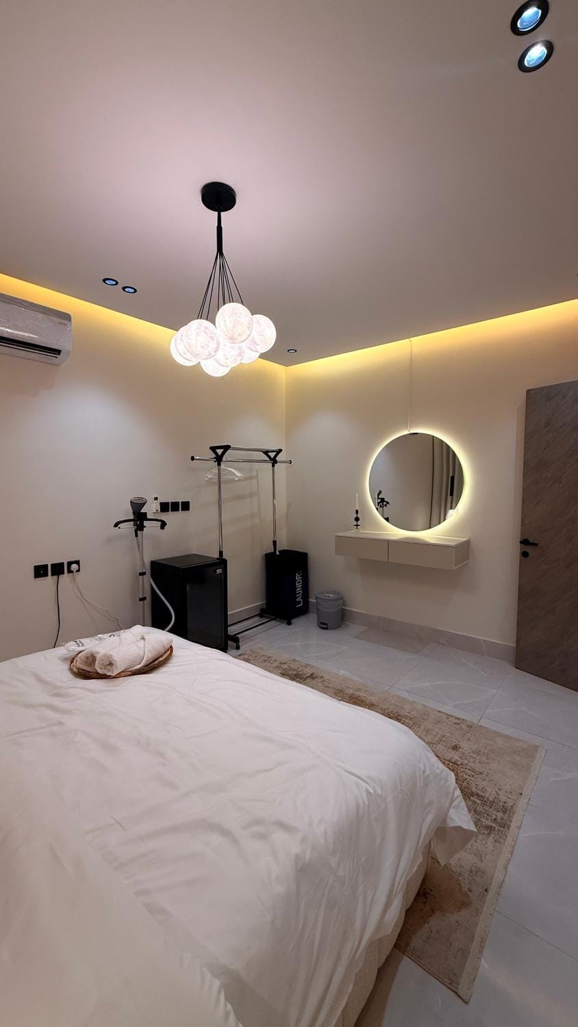 Bed, Photo of the whole room, Bedroom, air conditioner
