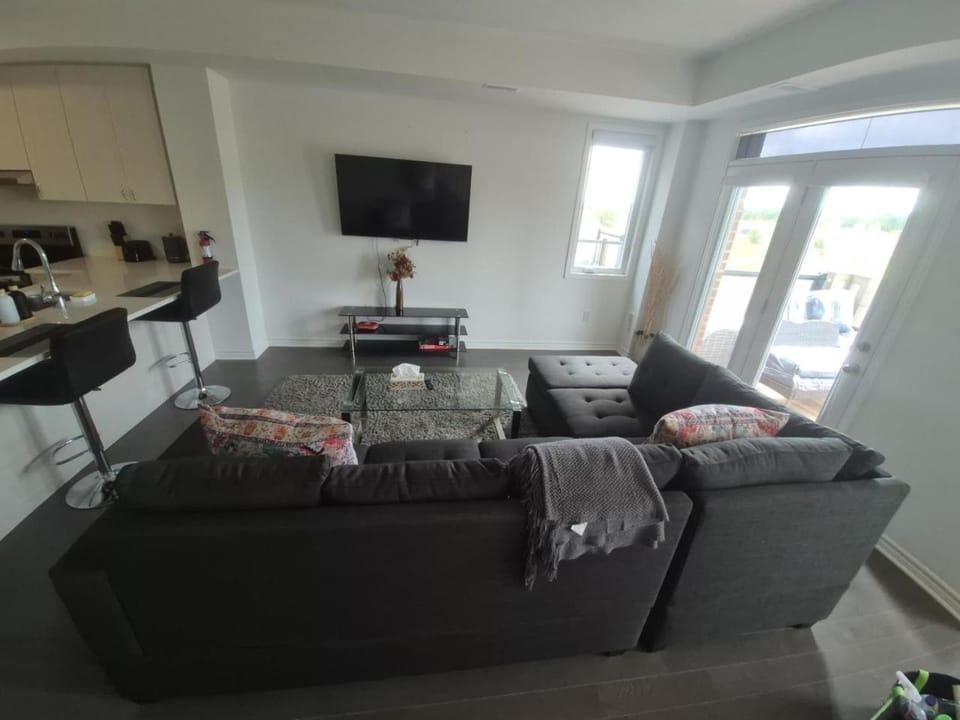 Communal lounge/ TV room, TV and multimedia, Living room, Seating area