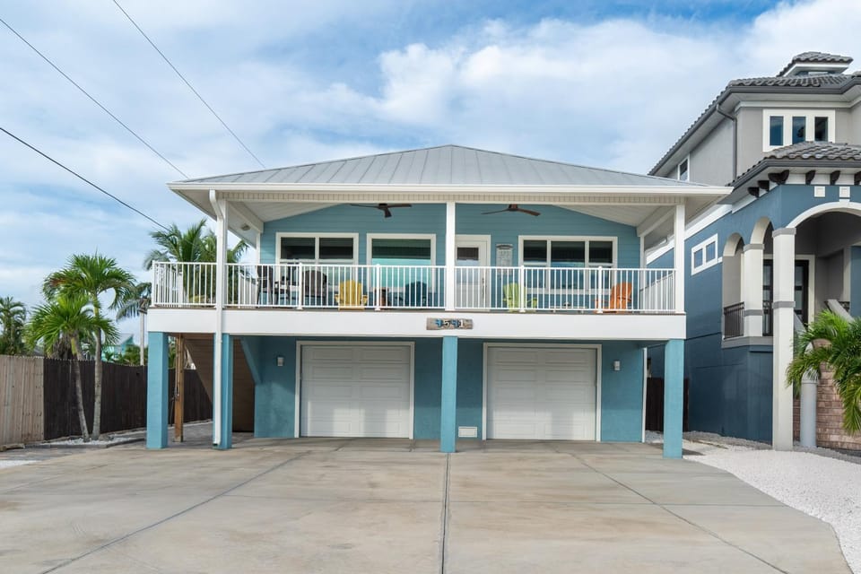 Blue Starfish by Sun Palace Vacations House in Estero Island