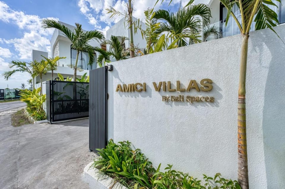 Amici - 3BR Pool Villa, Walk to Cafes - Pererenan House in Mengwi