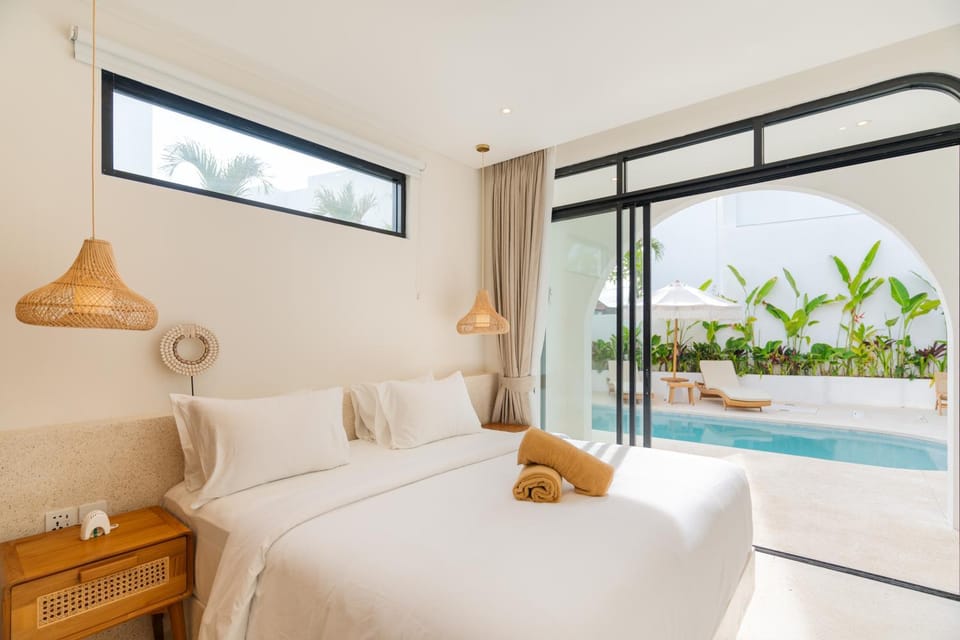 Bedroom, Pool view