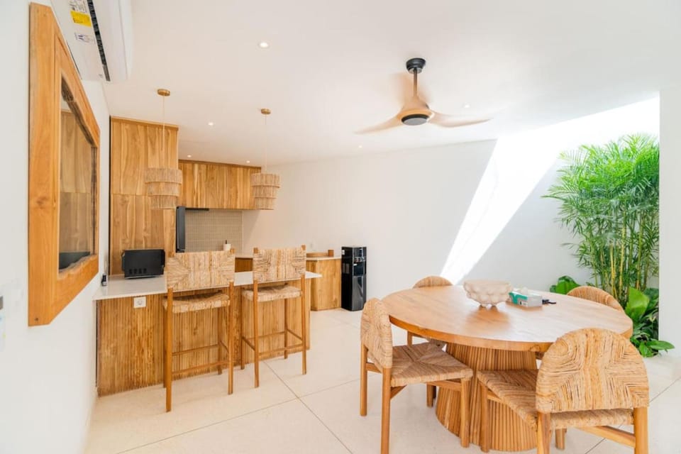 Amici - Indoor Living 3BR Family Pool Villa - Pererenan House in Mengwi