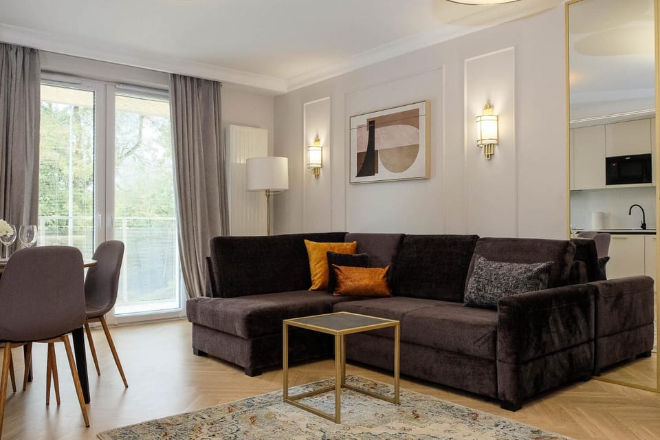 TV and multimedia, Kitchen or kitchenette, Living room, Seating area