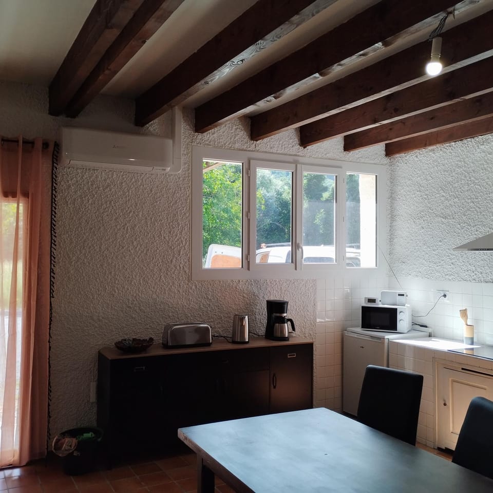Coffee/tea facilities, Dining area, toaster