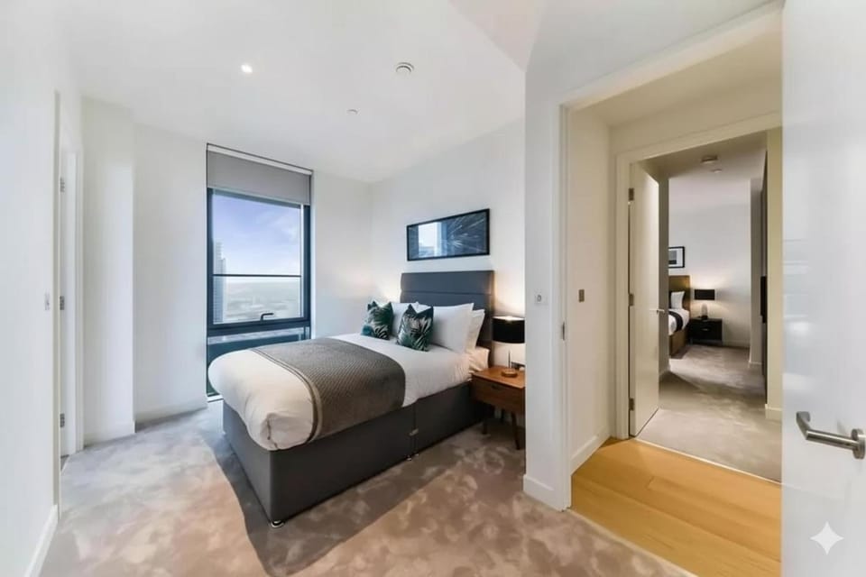2 Bedrm Apartment Wrap Balcony Spa Gym Pool Sauna Apartment in London