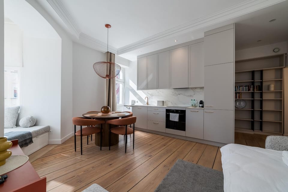 Kitchen or kitchenette, Living room, Seating area, Dining area, stove