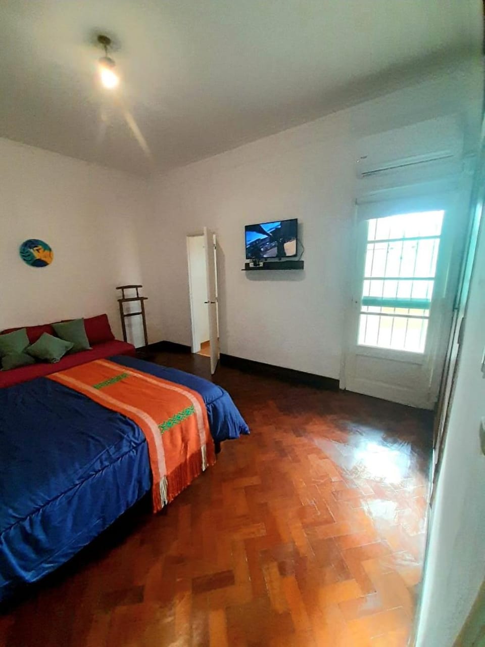 Communal lounge/ TV room, Bed, TV and multimedia, Photo of the whole room, Bedroom