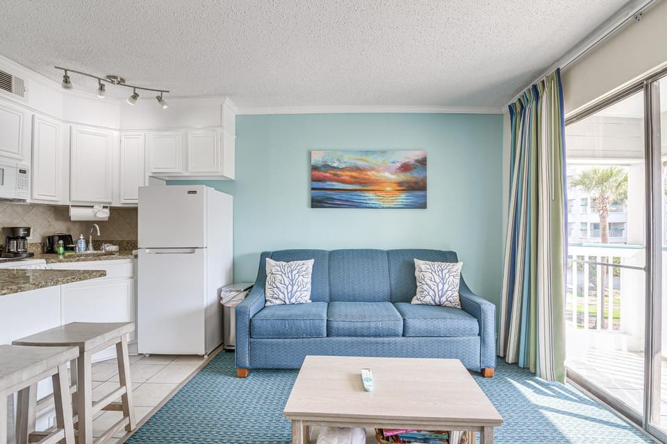 Steps to Galveston Beach: Corner-Unit Condo! House in Galveston Island