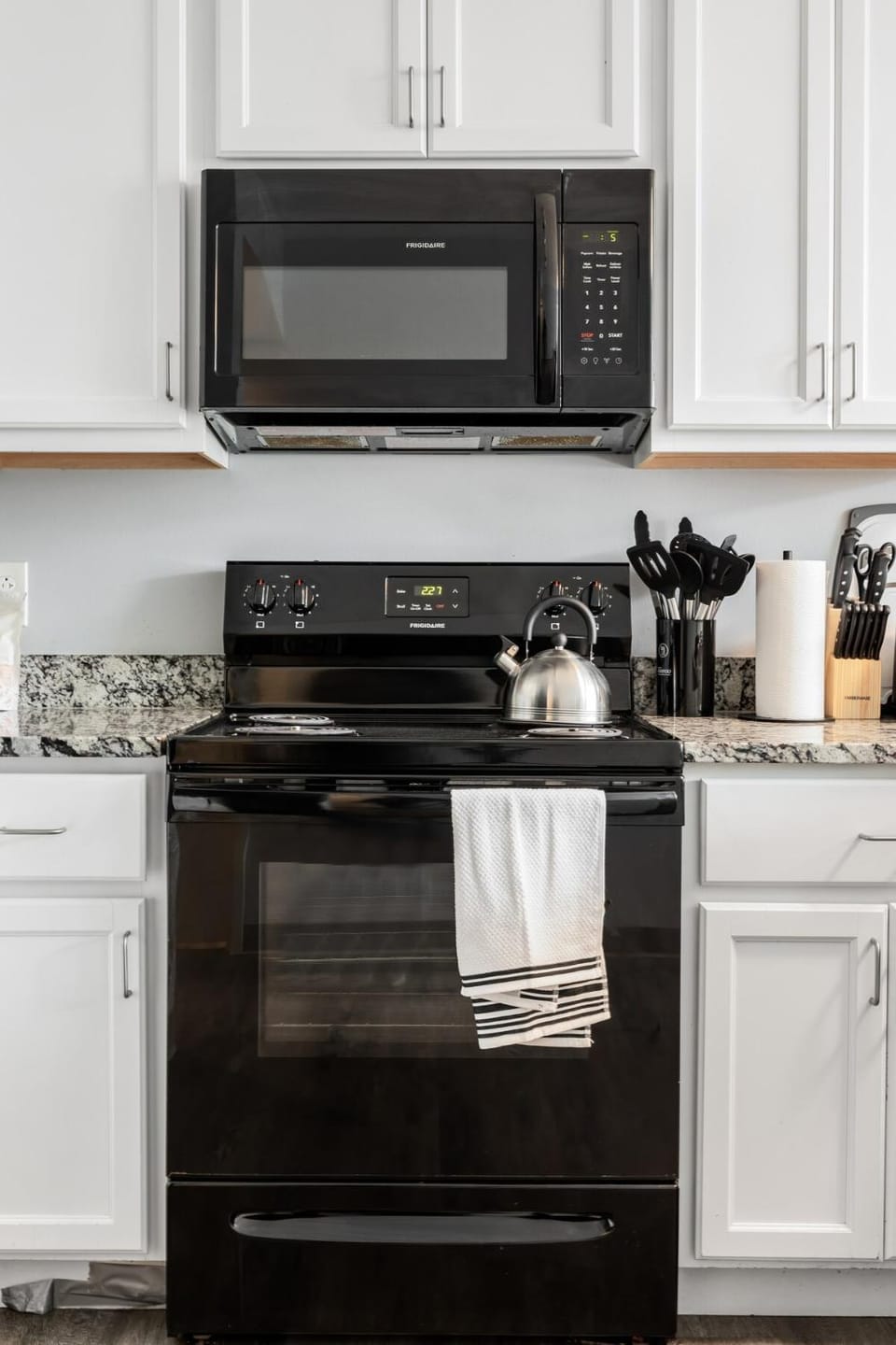 DT Pet Friendly Parking Gym Wifi Coffee Apartment in Cleveland Heights