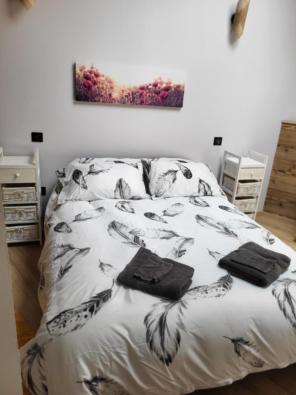 Bedroom, towels
