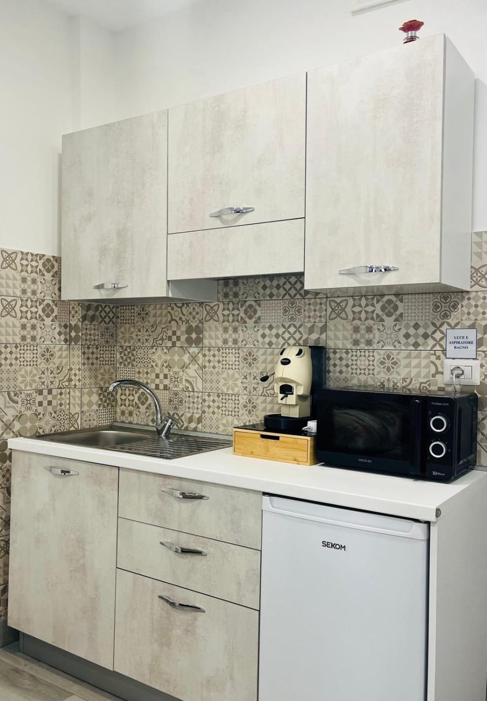 Coffee/tea facilities, Kitchen or kitchenette, microwave