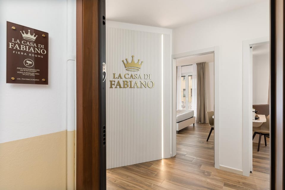 Property logo or sign, Photo of the whole room, Logo/Certificate/Sign