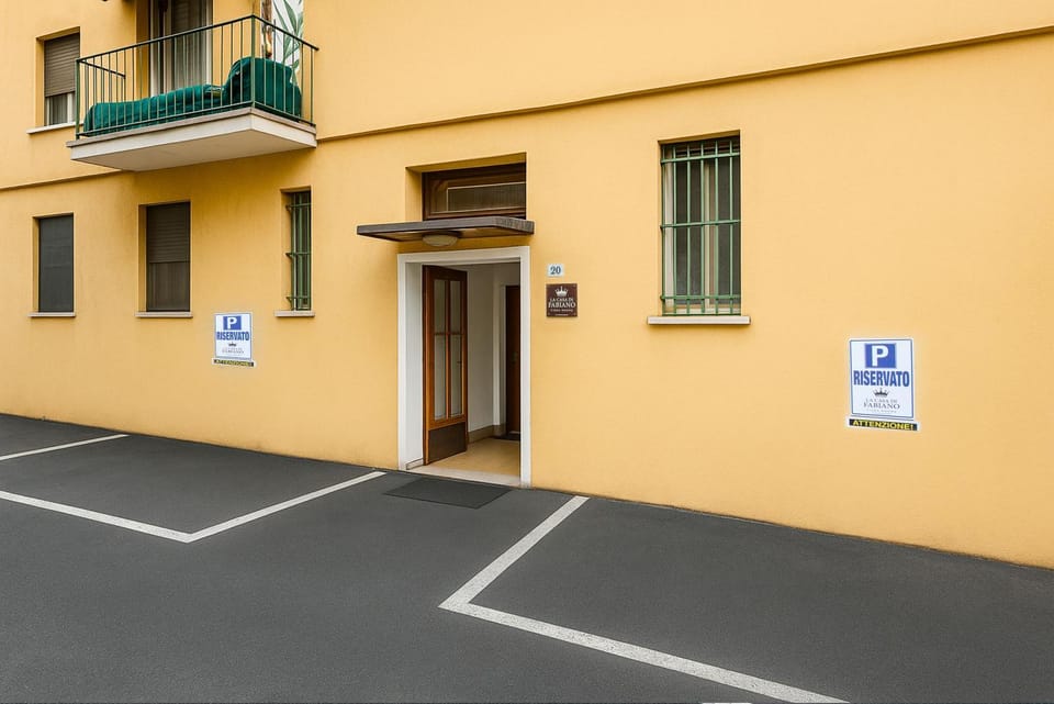 Property building, Day, Street view, Parking