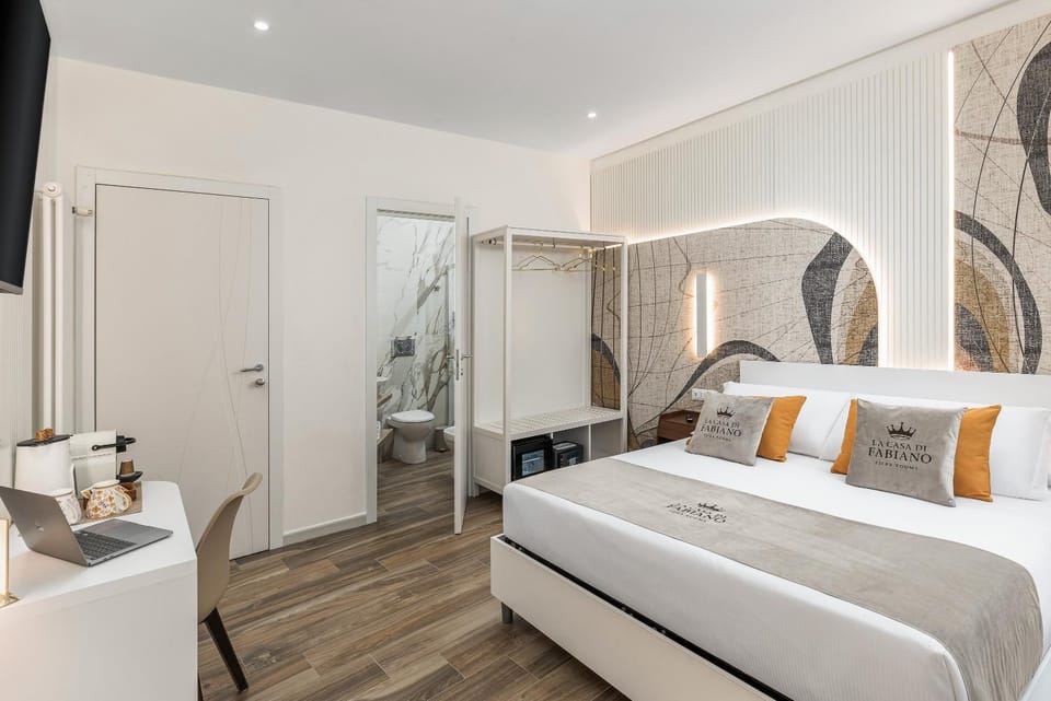 Bed, Bathroom, Photo of the whole room, Bedroom, wardrobe