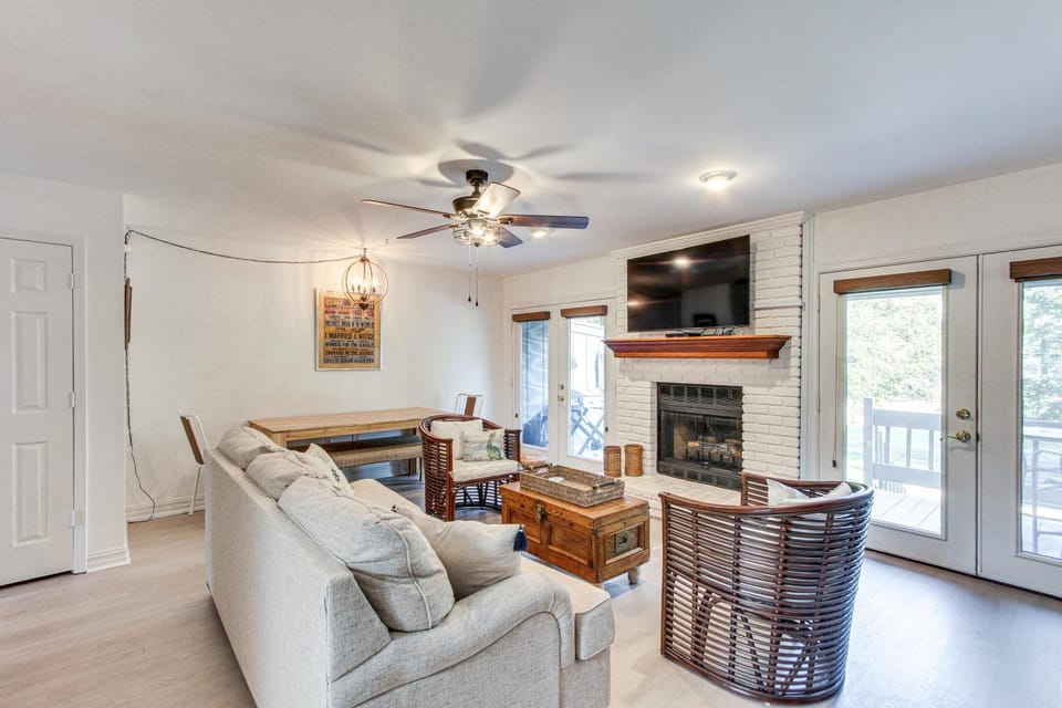 Inviting Home w/ Golf Course View in Diamondhead! House in Diamondhead