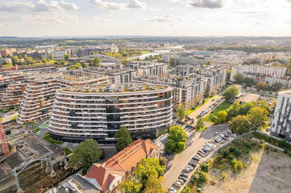 Neighbourhood, Bird's eye view, Location