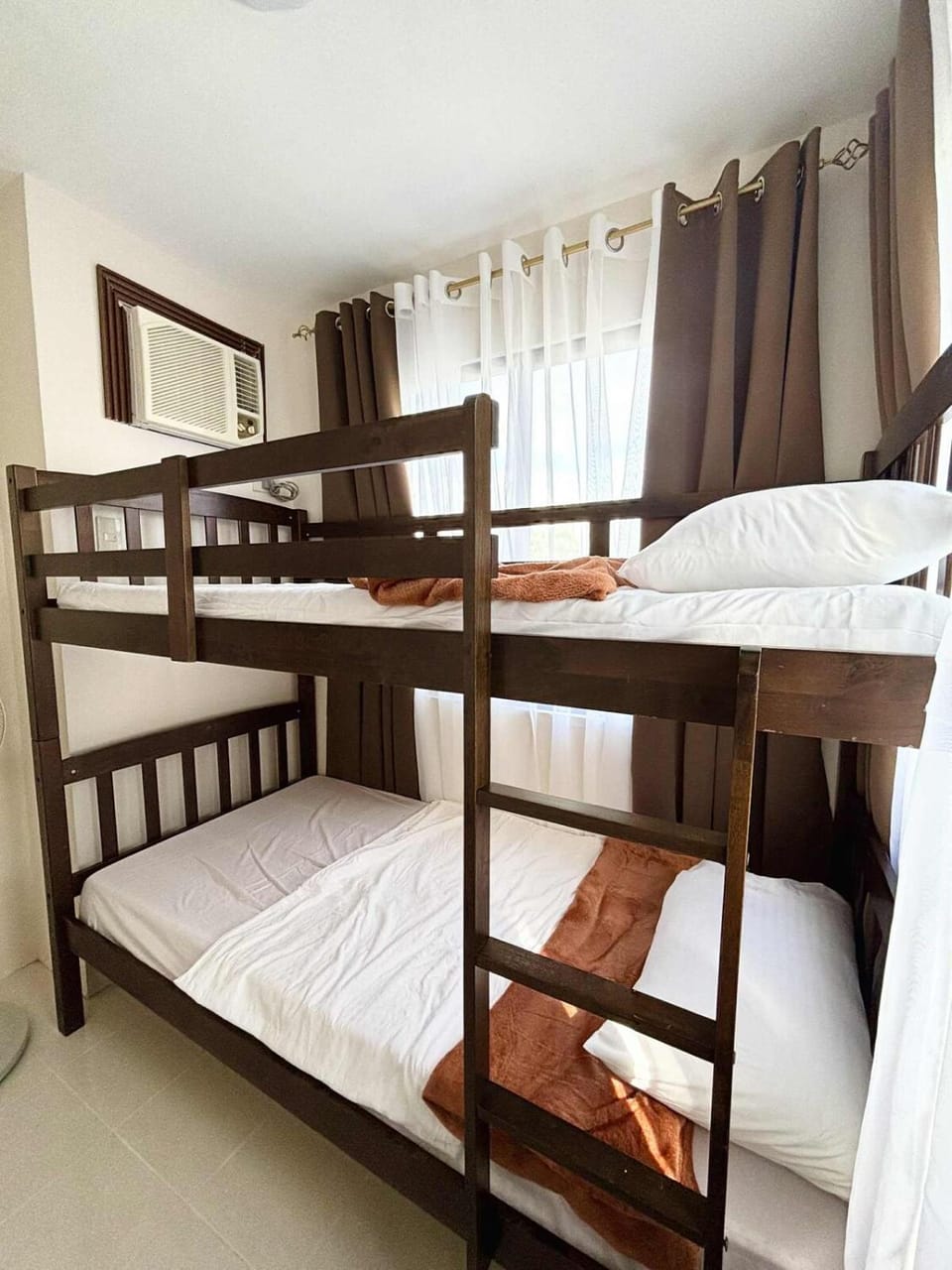 Bedroom, bunk bed