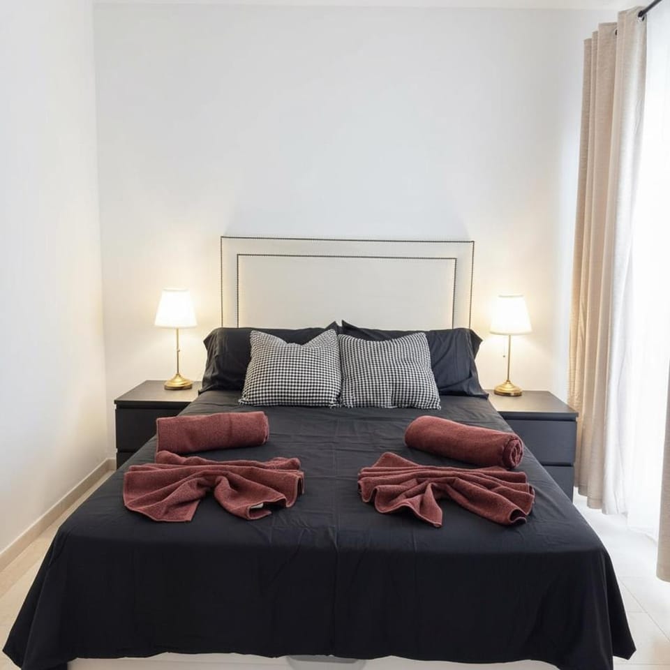 VV - ET Large Stylish Studio In Centre With Pool Apartment in Gibraltar