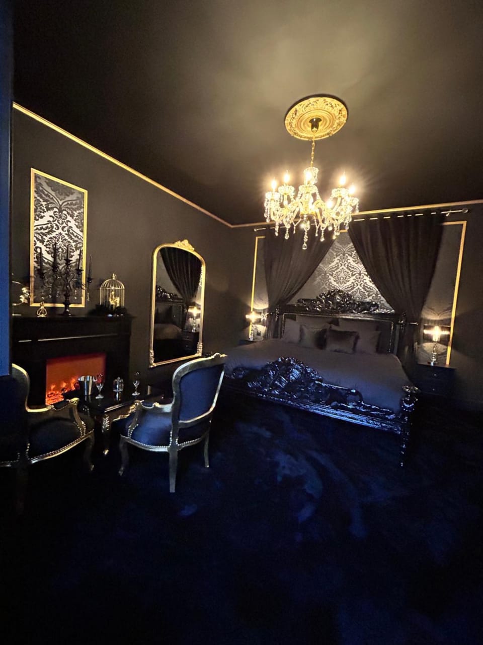 Photo of the whole room, Seating area, Bedroom