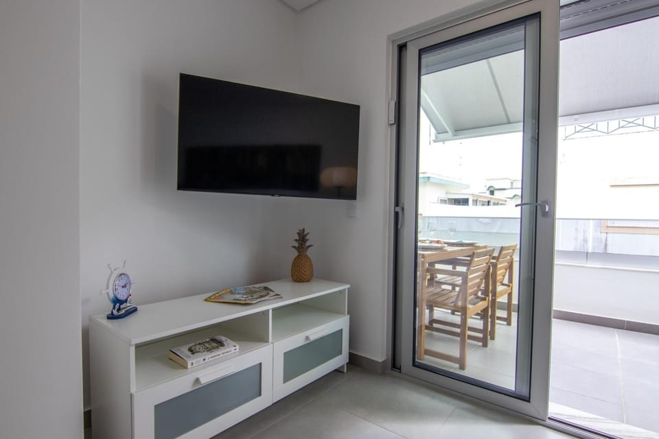 TV and multimedia, Living room, Dining area