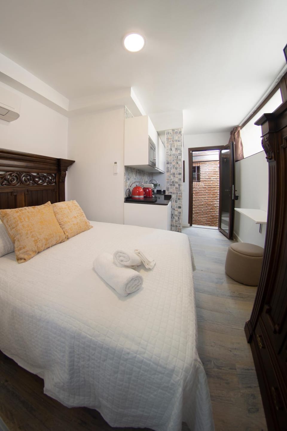 Apartamentos Rastro 24 Bed and Breakfast in Malaga