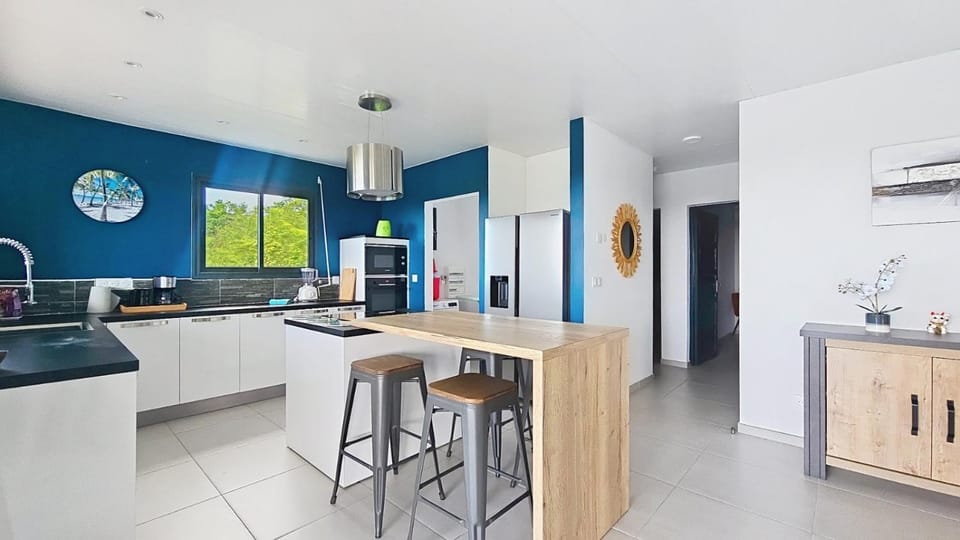 Kitchen or kitchenette, oven, stove
