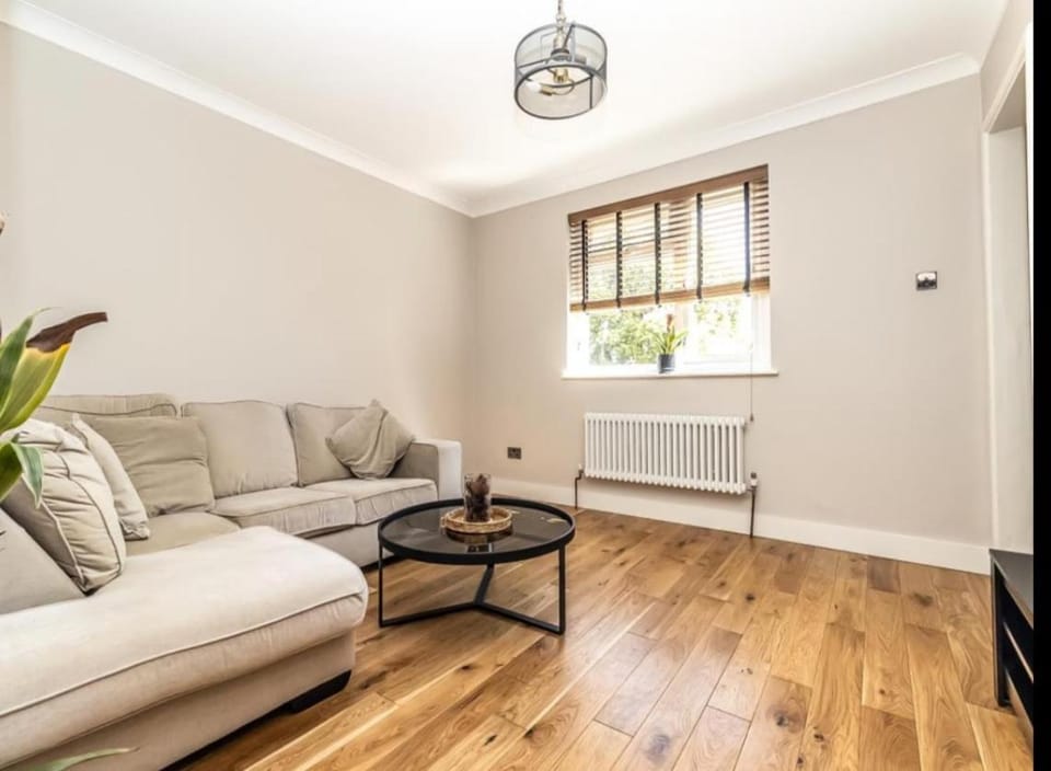 Close to QA hospital, Portsmouth Naval Cottage with incredible views House in Portsmouth