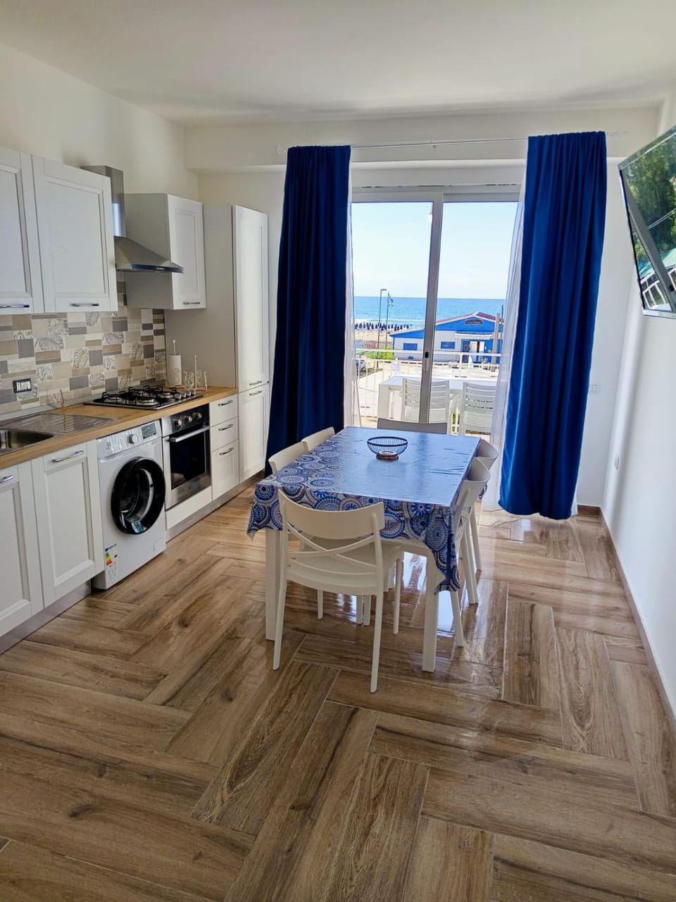 Kitchen or kitchenette, Living room, Seating area, Dining area, oven, stove, washing machine, kitchen
