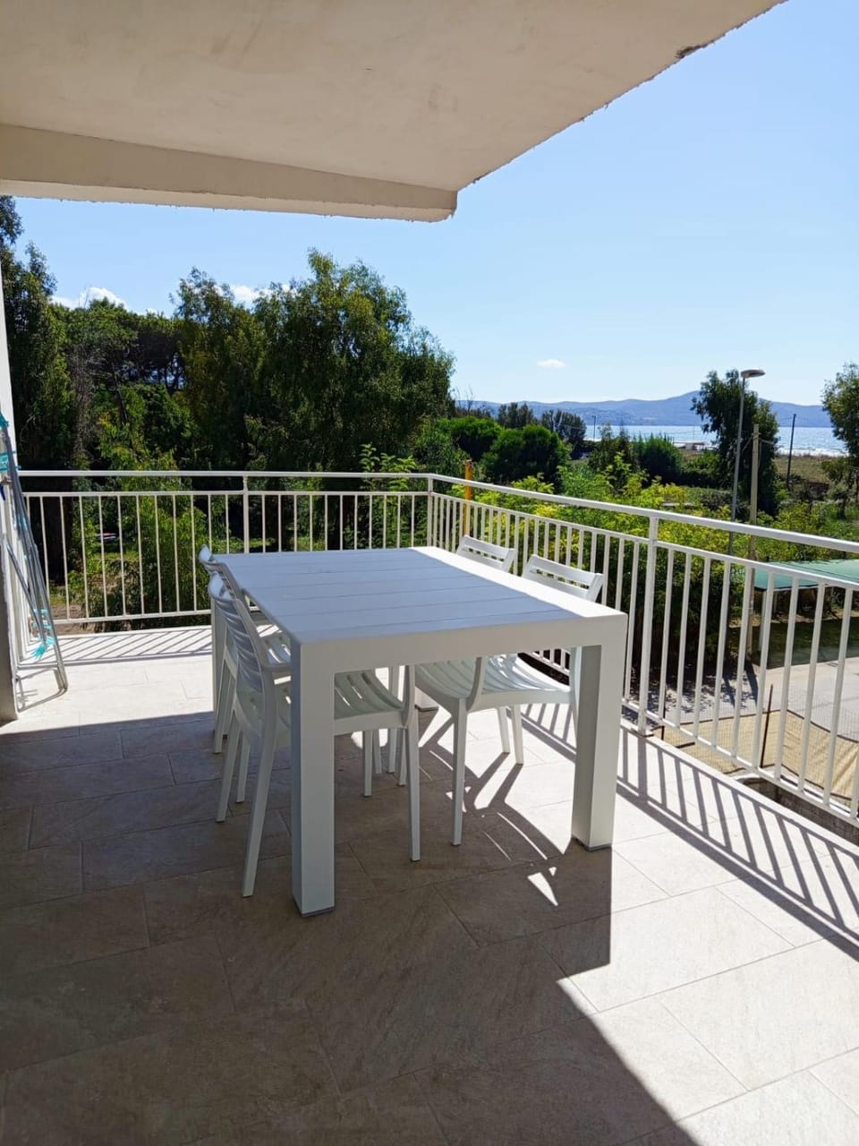 Property building, Neighbourhood, Balcony/Terrace, Dining area, Sea view, Sea view