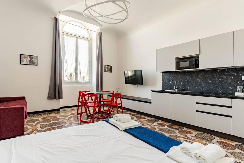 Bed, Kitchen or kitchenette, kitchen