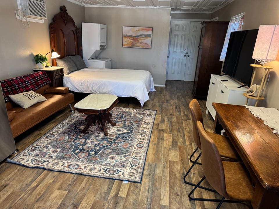Studio near Lake Weatherford, Eagle Mountain & Lake Worth House in Texas