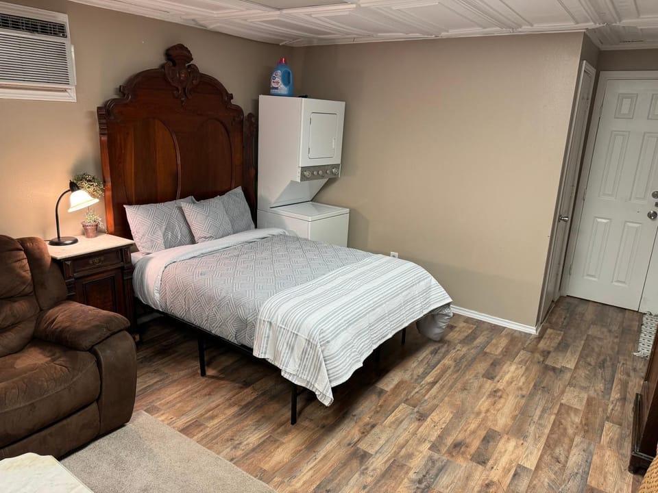 Studio near Lake Weatherford, Eagle Mountain & Lake Worth House in Texas