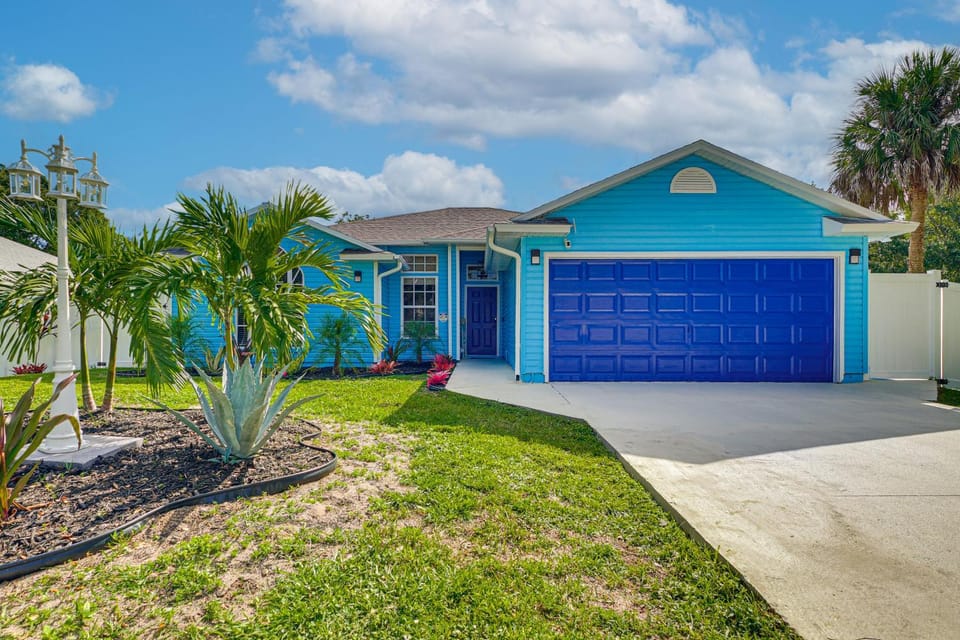 Fenced Yard, Game Room Family Home in Sebastian! House in Sebastian