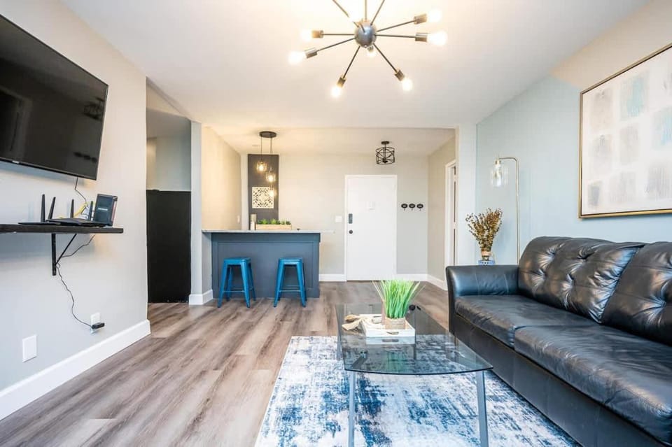 Restaurant/places to eat, TV and multimedia, Living room
