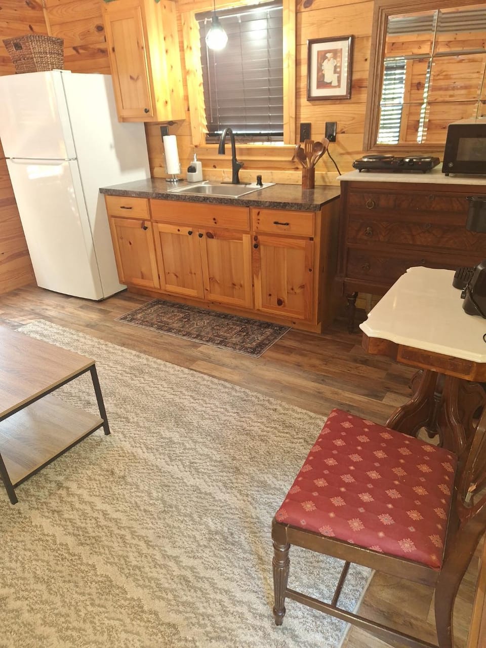 Cozy Cabin near Dove Ridge Winery and Lake Weatherford Cabin in Texas