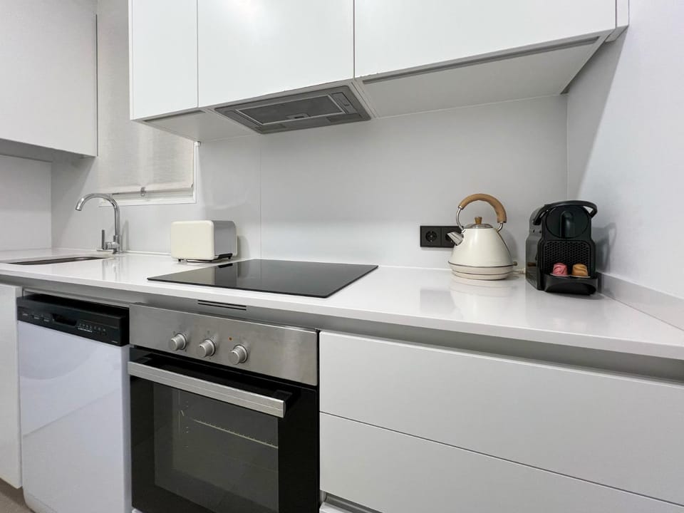 Kitchen or kitchenette, dishwasher, toaster