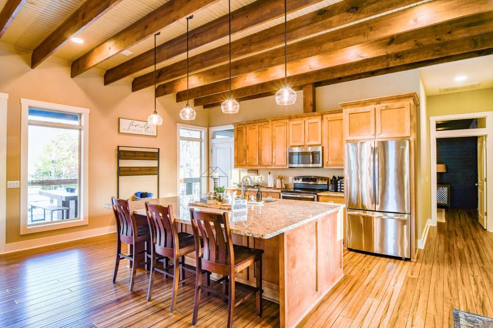 Dining area, kitchen