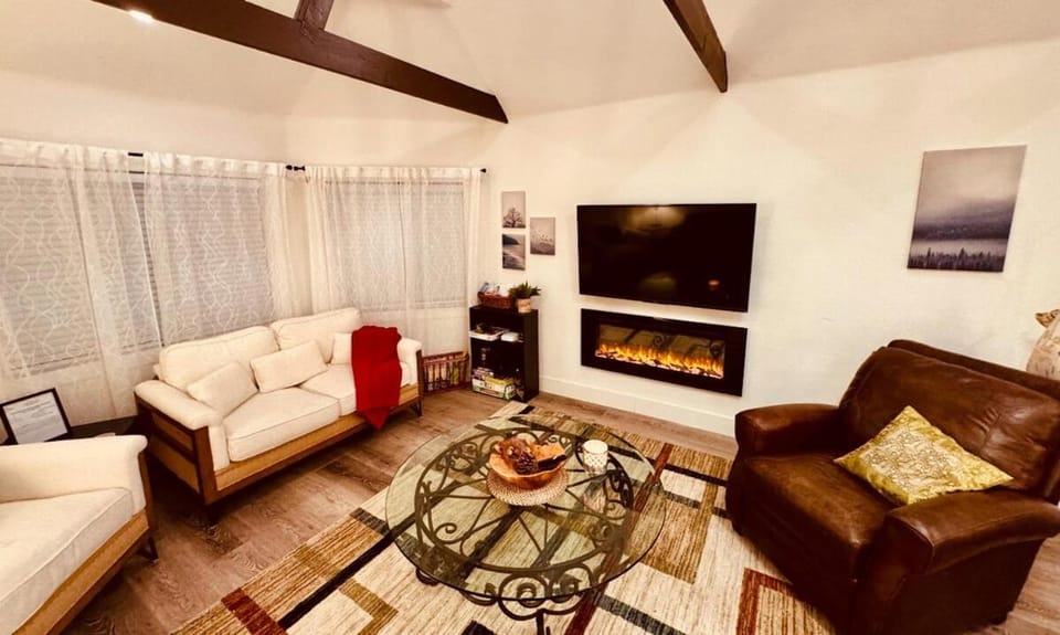 The Wildflower Cottage with AC Firepit with BBQ! House in Southern California