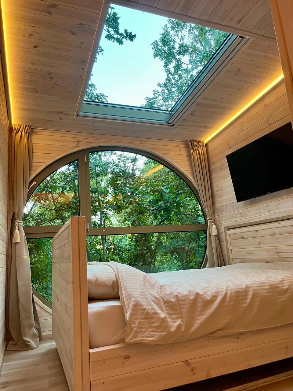 Furo Treehouse Luxury tent in Serbia