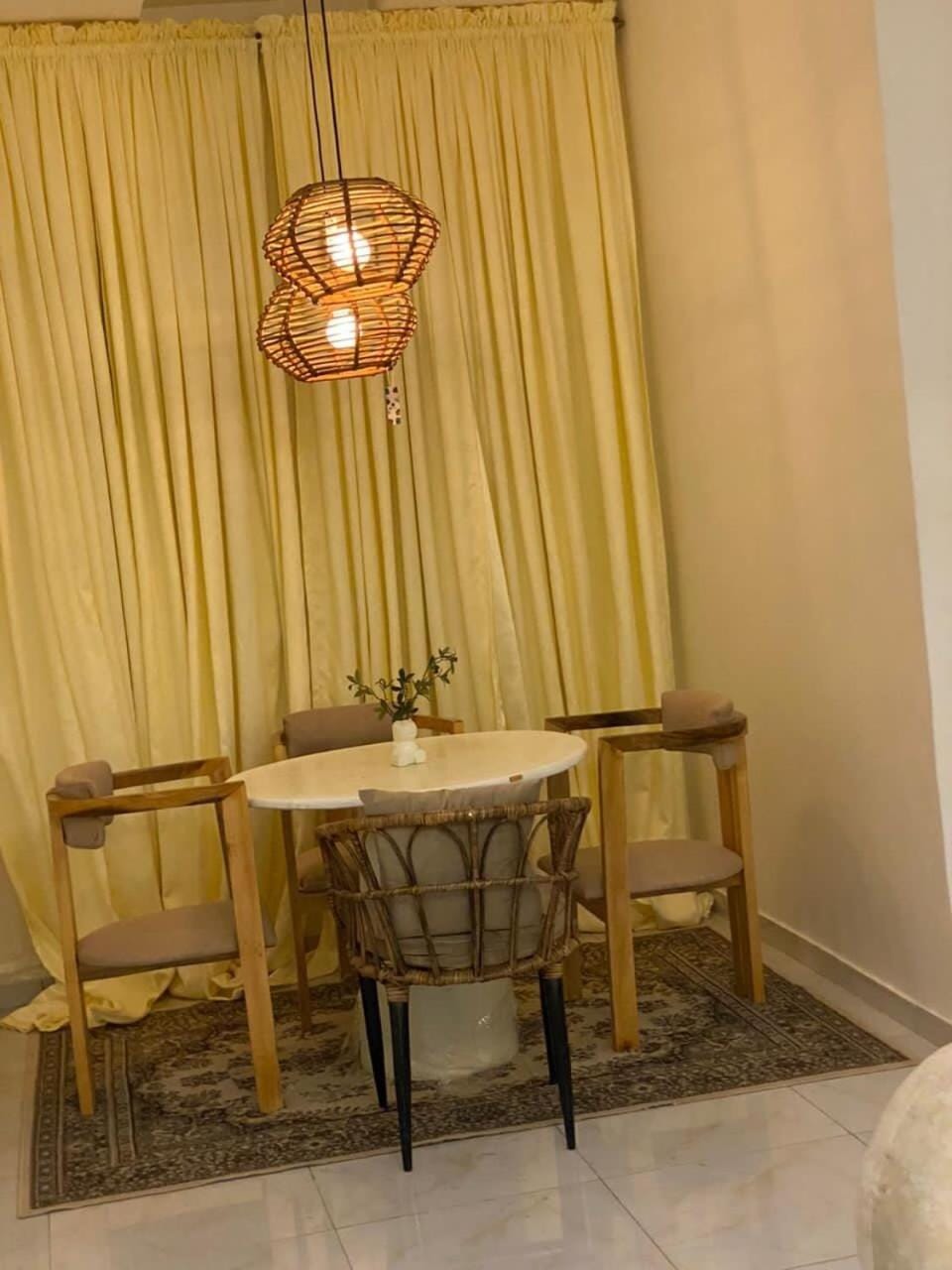 Seating area, Dining area
