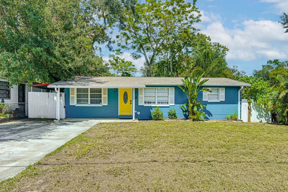 Home w/ Expansive Patio, 3 Mi to Busch Gardens! House in Tampa