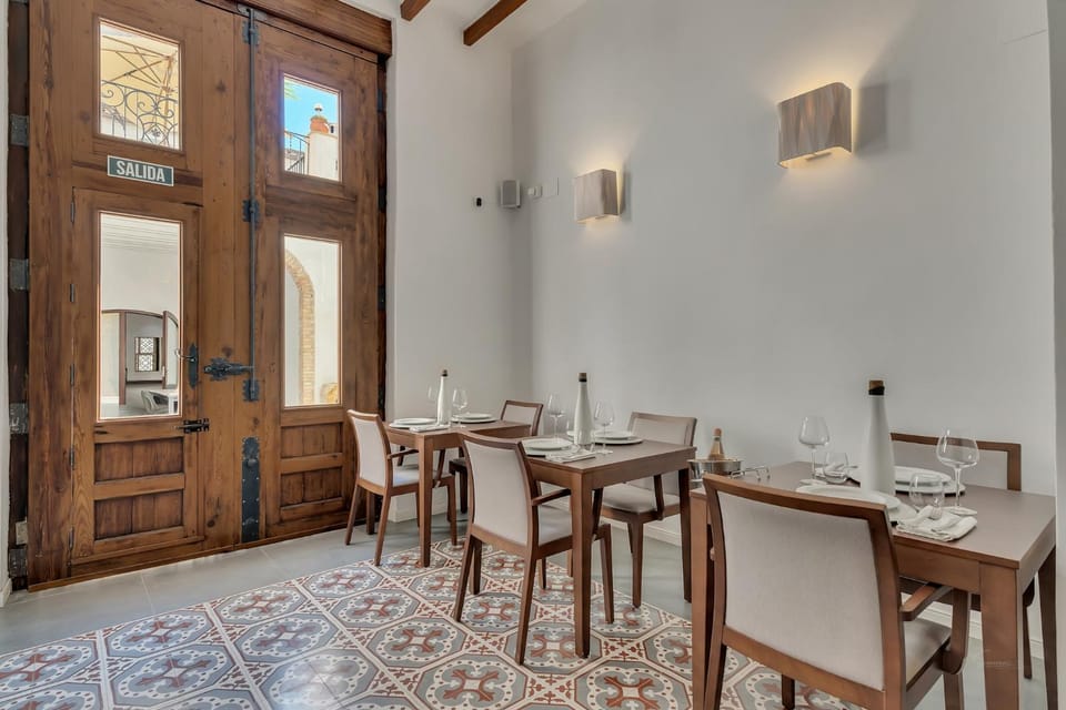 Seating area, Dining area