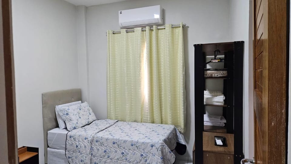 Bedroom, air conditioner