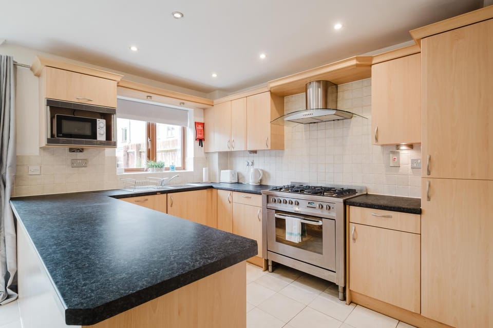 Spacious 3 Bedroom Home With 2 Bathrooms Apartment in Aylesbury Vale