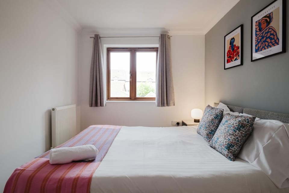 Spacious 3 Bedroom Home With 2 Bathrooms Apartment in Aylesbury Vale