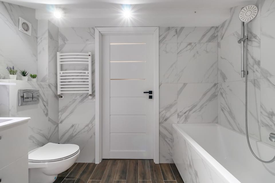 Shower, Toilet, Bathroom, Bath, towels