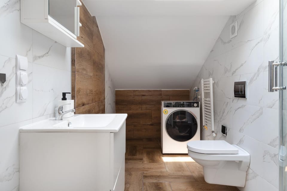 Toilet, Bathroom, towels, washing machine, dryer