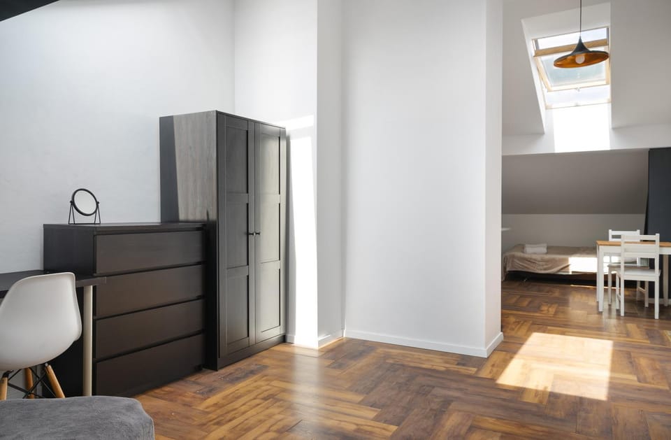 Bed, TV and multimedia, Kitchen or kitchenette, Living room, Photo of the whole room, Seating area, Dining area, Bedroom, hair dresser, wardrobe