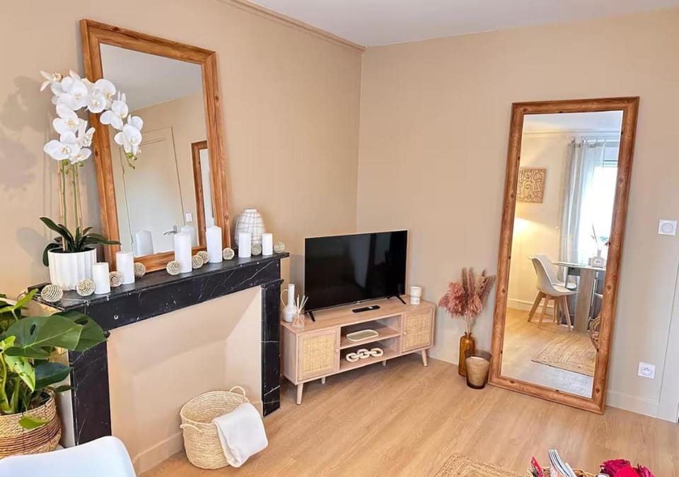 TV and multimedia, Living room, Decorative detail