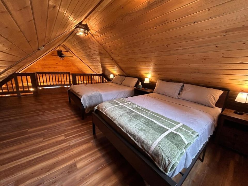 Amphitheater Mountain Cabin Cabin in Cooke City-Silver Gate